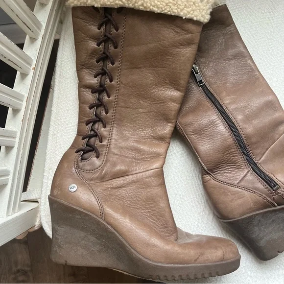 UGG 5450 Felicity Brown Leather Boots Sheepskin Cuff Wedge Heel Size 7 Pre-Owned - Picture 5 of 7
